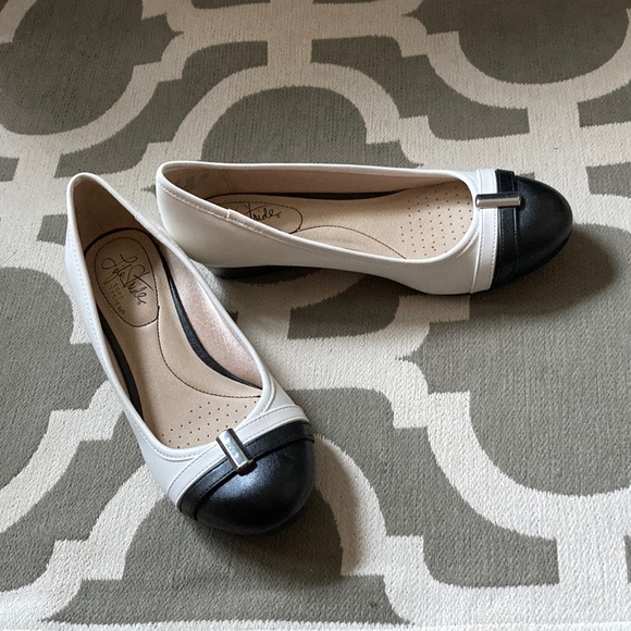 Life Stride flats - Picture 1 of 6